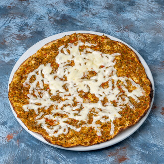 Kıymalı Kaşarlı Lahmacun görseli