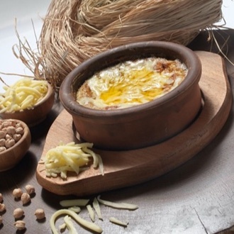 Tereyağlı Kaşarlı Humus görseli