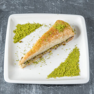 Fıstıklı Havuç Dilim Baklava (1 Kg.) görseli
