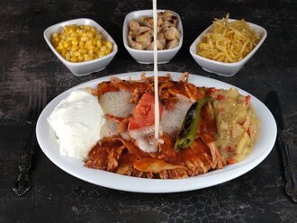 Ehli Köz Patlıcanlı Tavuk İskender görseli