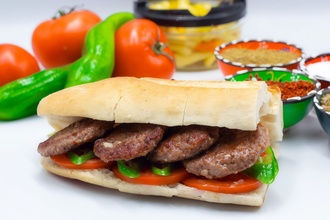 Yarım Ekmek Arası Köfte görseli