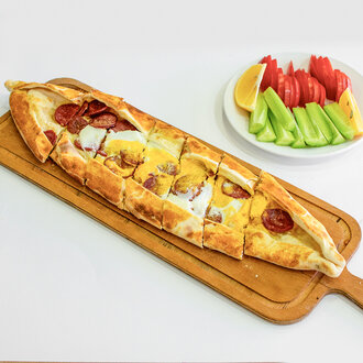 Sucuklu Yumurtalı Pide görseli