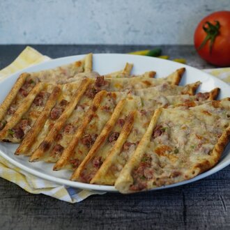 Kuşbaşılı Kaşarlı Recai Pide görseli