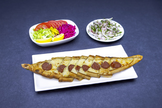 Sucuklu Kaşarlı Pide görseli