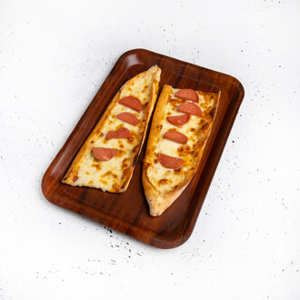 Kaşarlı Sucuklu Pide görseli