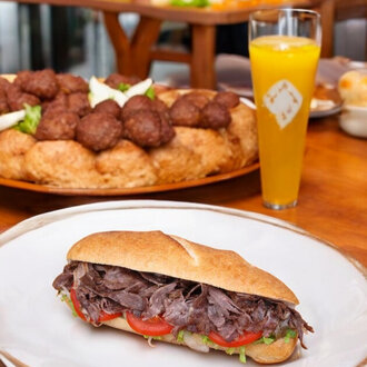 Ekmek Arası Et Döner Sandviç Hatay Soslu Ekmek Et Döner Mega Luxury Dönerci (50 Gr) görseli