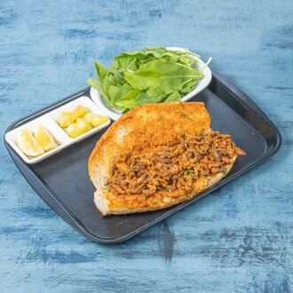 Ekmek Arası Kaşarlı Biftek Tantuni görseli