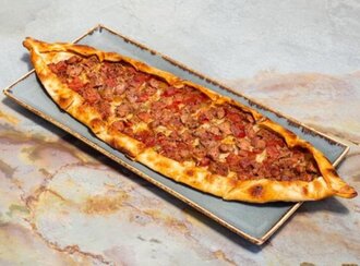 Kuşbaşılı Kaşarlı Pide görseli