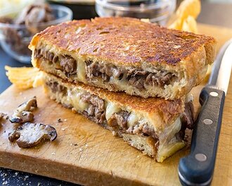 Atom Kavurmalı Kaşarlı Tost görseli