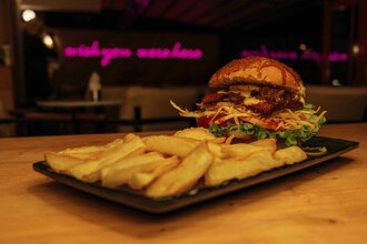 Sucuk Burger görseli