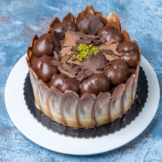 Profiterollü Çikolatalı Turta görseli