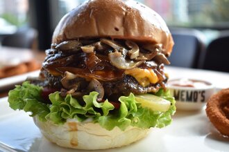 Mushrooms Burger görseli