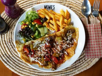 Sebzeli Kaşarlı Omlet görseli