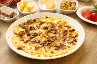Kavurmalı Omlet görseli