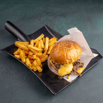 Üç Mantarlı Burger görseli