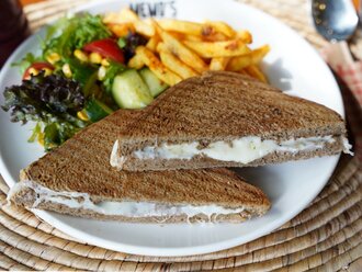 Beyaz Peynirli Tost görseli
