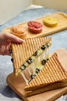 Kare Tost Kaşarlı & Zeytinli görseli