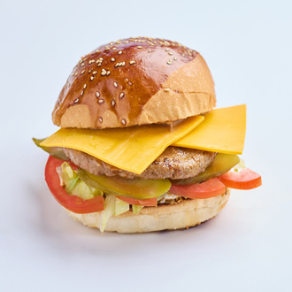 Ev Yapımı Cheeseburger görseli