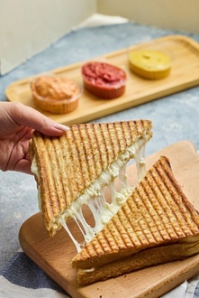 Kare Tost Beyaz Peynirli görseli