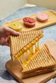 Kare Tost Cheddar Peynirli görseli