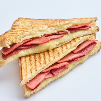 Kare Tost Kaşarlı & Salamlı görseli