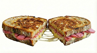 Ekşi Mayalı Kaşarlı Salamlı Tost görseli