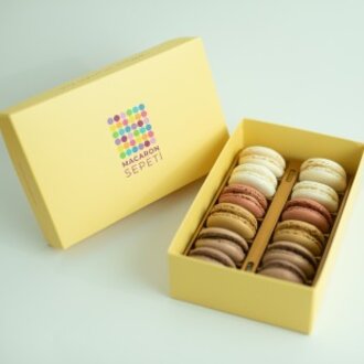 Kış Rüyası Macaron Sepeti (12 Adet) görseli