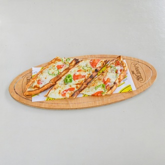 Kaşarlı Sebzeli Pide görseli