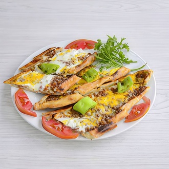 Sosisli Yumurtalı Pide görseli