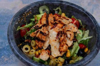 Izgara Tavuk Salata görseli