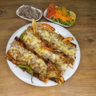 Kuşbaşılı Kaşarlı Pide görseli