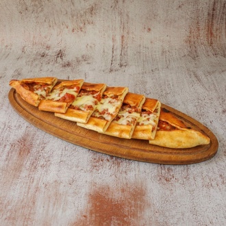 Kuşbaşılı Kaşarlı Mantarlı Pide görseli