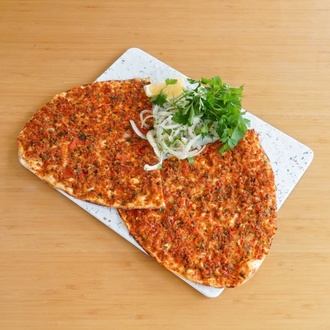 Sade Kuşbaşı Lahmacun görseli