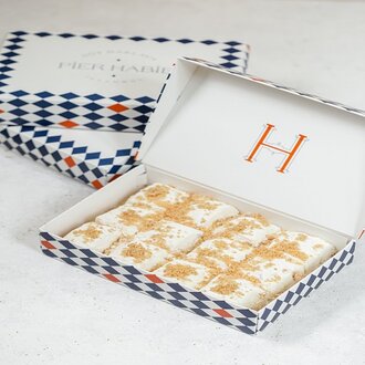 Fındıklı Beyaz Çikolatalı Süt Baklava (12 Dilim) görseli