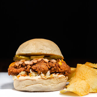 Hot Mess Chicken Burger görseli