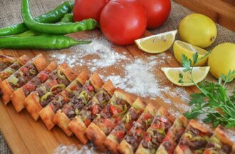 Kuşbaşılı Pide görseli