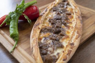 Kavurmalı Kaşarlı Pide görseli