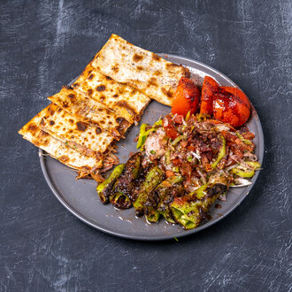 Soslu Közlenmiş Karışık Meze görseli