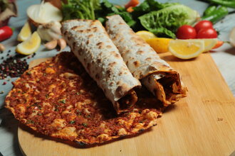 10'Lu Lahmacun Menü (3 Tatlı + 1 Lt İçecek) görseli