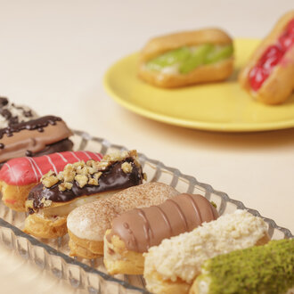 Bir Düzine Mutluluk Ekler Pasta Tatlı Kutusu (12) görseli