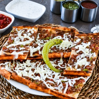 Kuşbaşılı Kaşarlı Pide görseli