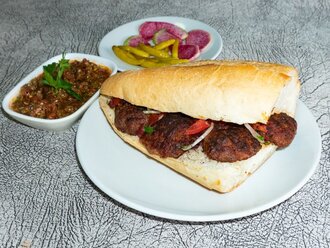 Yarım Ekmek Arası Satır Köfte görseli