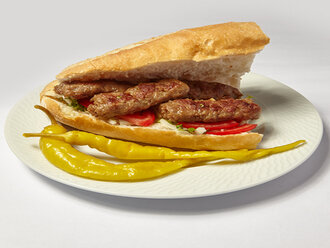 Yarım Ekmek Arası Köfte görseli