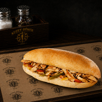 Yarım Ekmek Arası Kaşarlı Tavuk Döner (70 Gr.) görseli