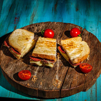 Ayvalık Ekmeğine Karışık Tost görseli