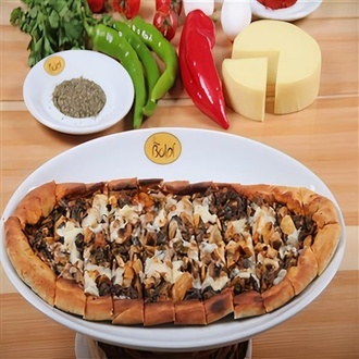Ispanaklı Kaşarlı Mantarlı Pide görseli