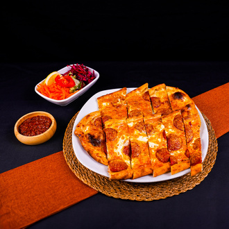 Sucuklu Pide (50 Cm.) görseli
