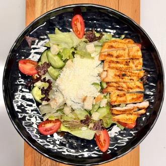 Tavuklu Sezar Salatası görseli