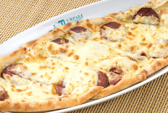 Yumurtalı Sucuklu Pide görseli