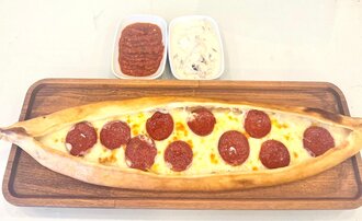 Kaşarlı Sucuklu Pide görseli